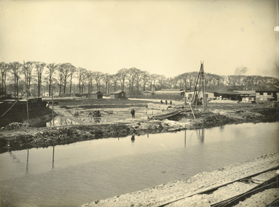 222492 Afbeelding van de werkzaamheden langs de Kruisvaart te Utrecht, ten behoeve van de aanleg van de spoorlijn naar ...